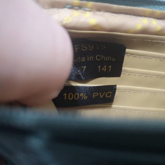 Franco Sarto Faux Leather Cream & Green Ladies Lined Wristlet - Picture 4 of 8